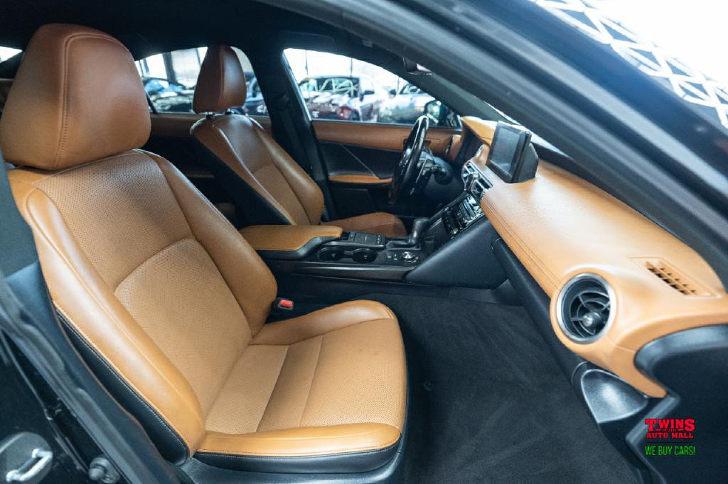 2021 Lexus IS Image 16