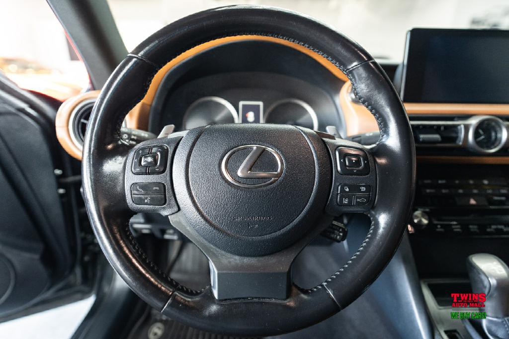 2021 Lexus IS Image 18