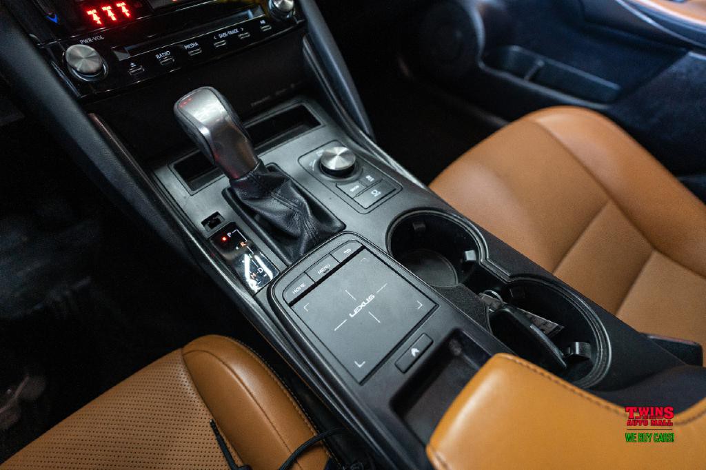 2021 Lexus IS Image 20