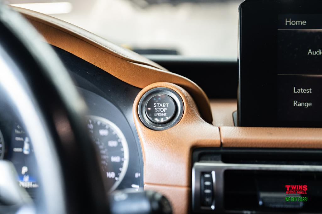 2021 Lexus IS Image 23