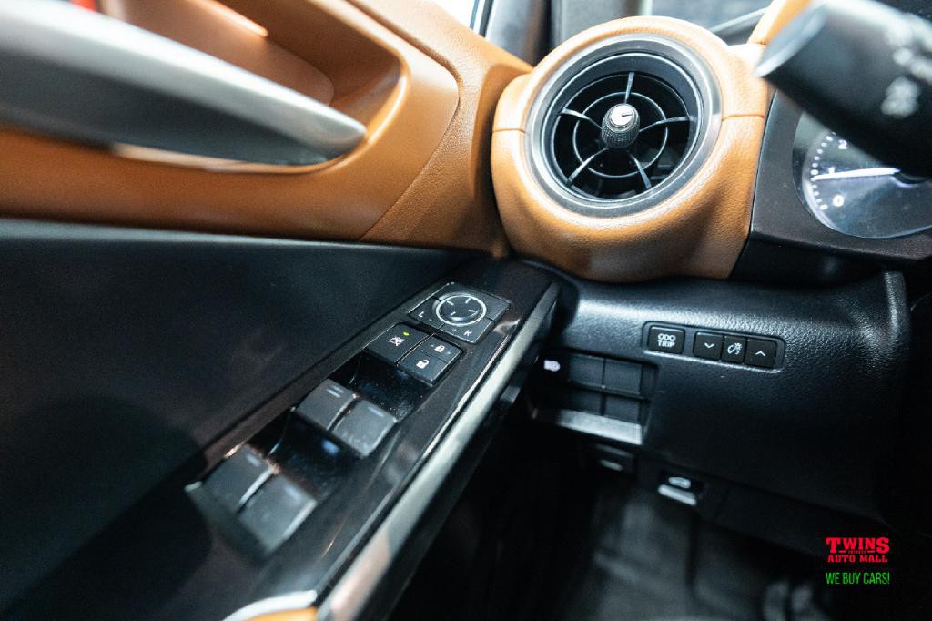 2021 Lexus IS Image 24