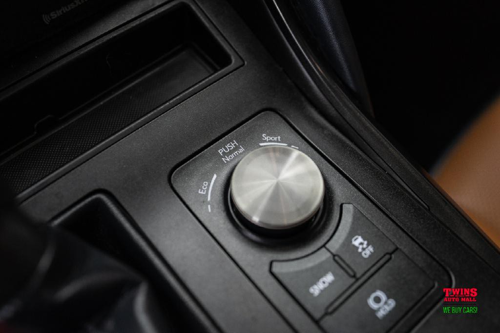 2021 Lexus IS Image 26