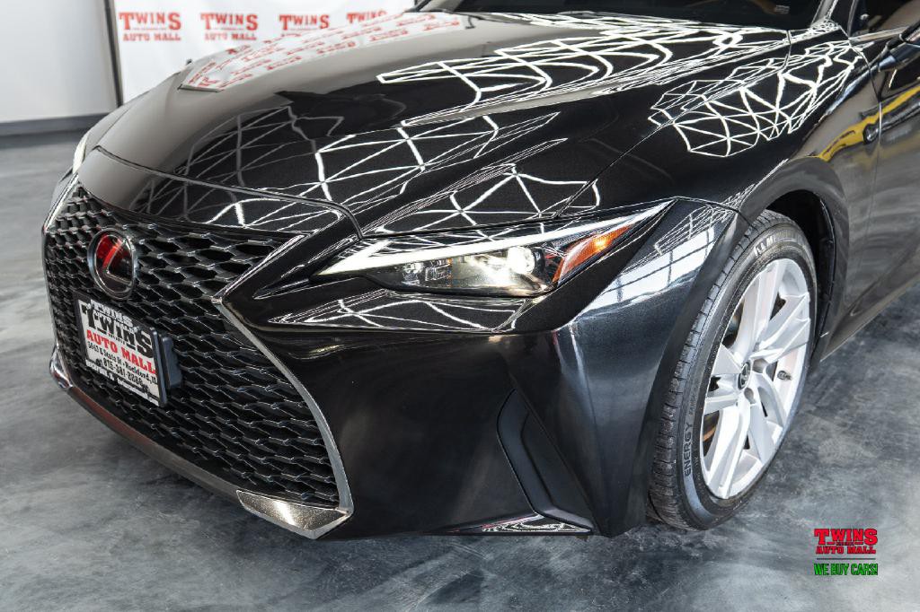 2021 Lexus IS Image 28