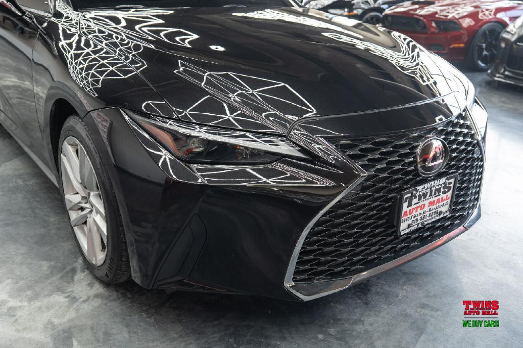 2021 Lexus IS Image 29