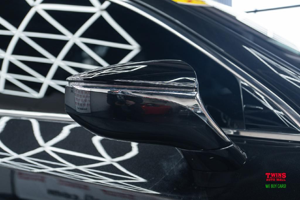 2021 Lexus IS Image 30