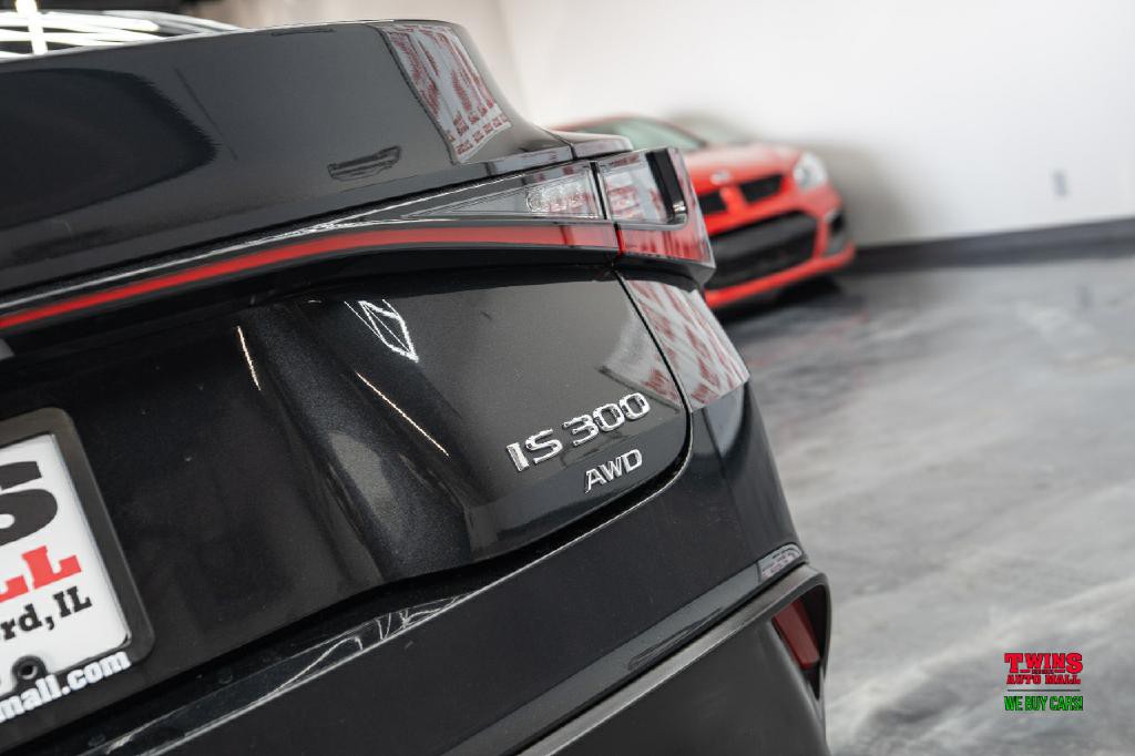 2021 Lexus IS Image 31