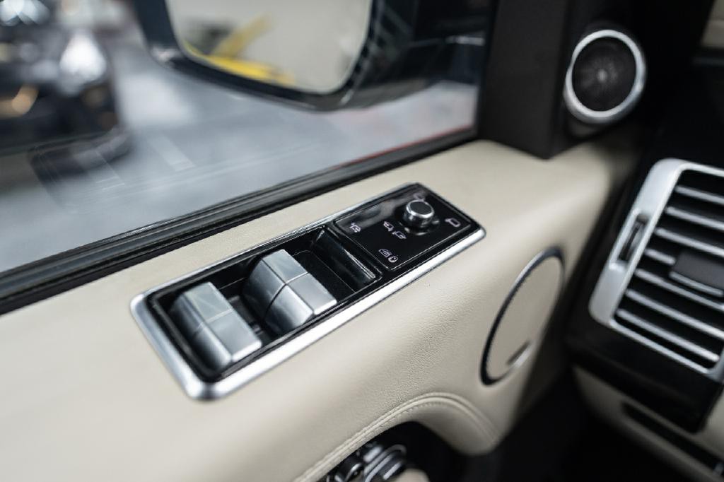 2019 Land Rover Range Rover Image 31