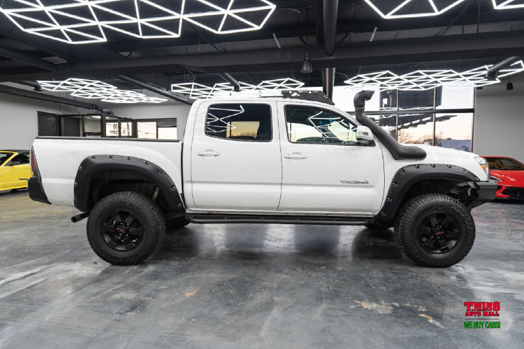 2015 Toyota Tacoma Image 8