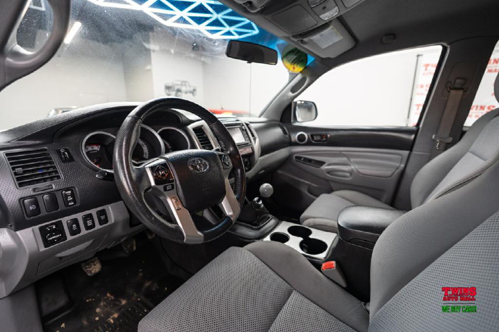 2015 Toyota Tacoma Image 12