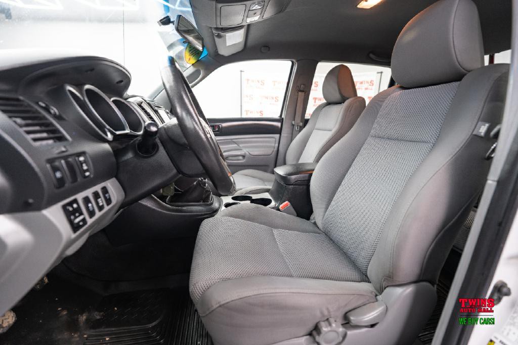 2015 Toyota Tacoma Image 13