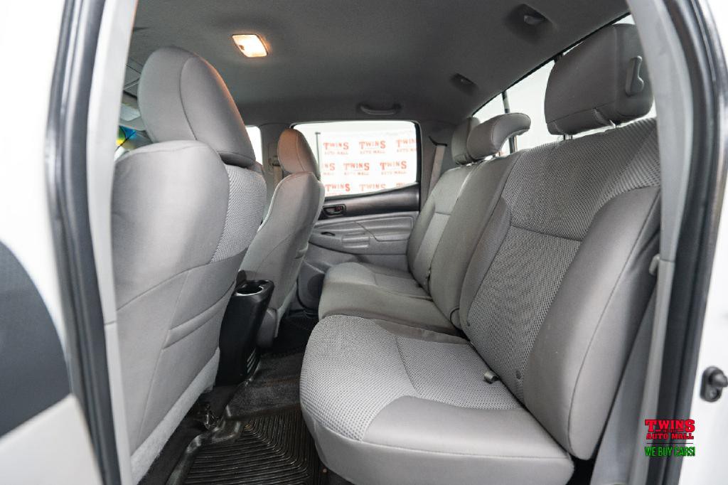 2015 Toyota Tacoma Image 14