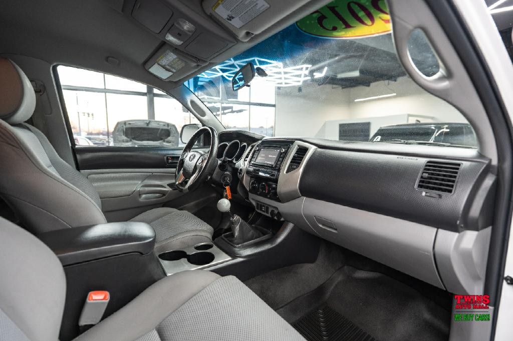 2015 Toyota Tacoma Image 18
