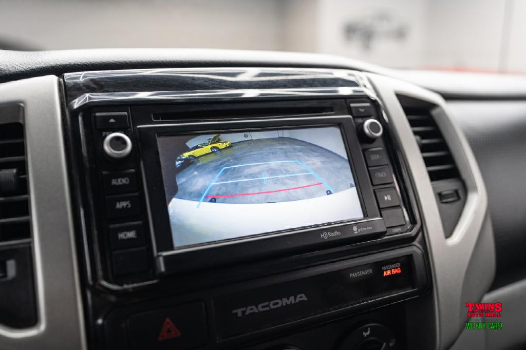 2015 Toyota Tacoma Image 21