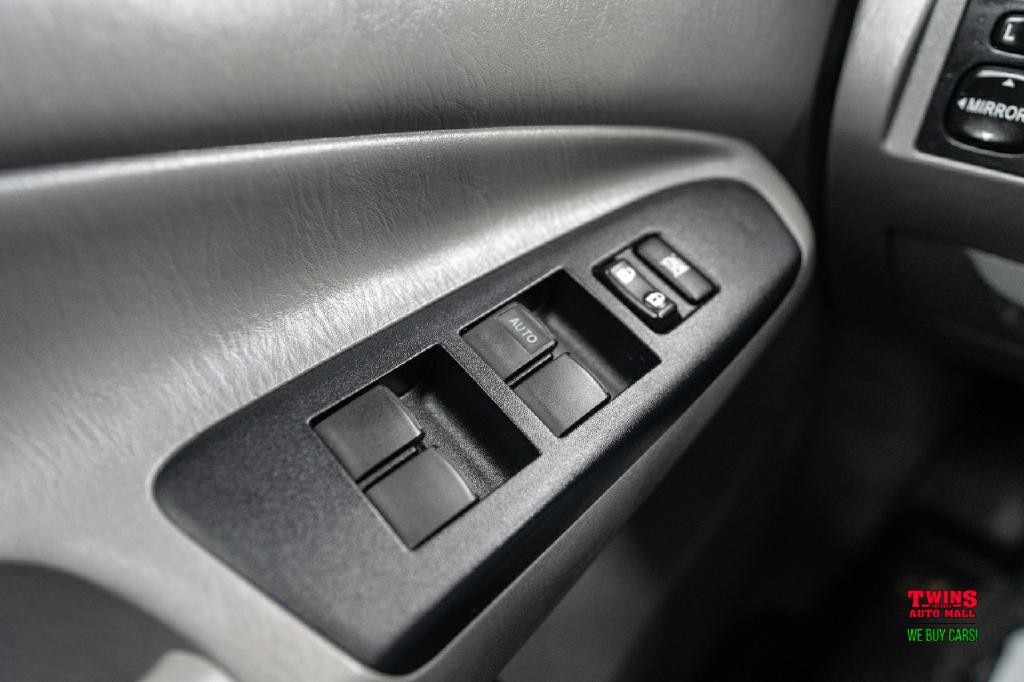 2015 Toyota Tacoma Image 28