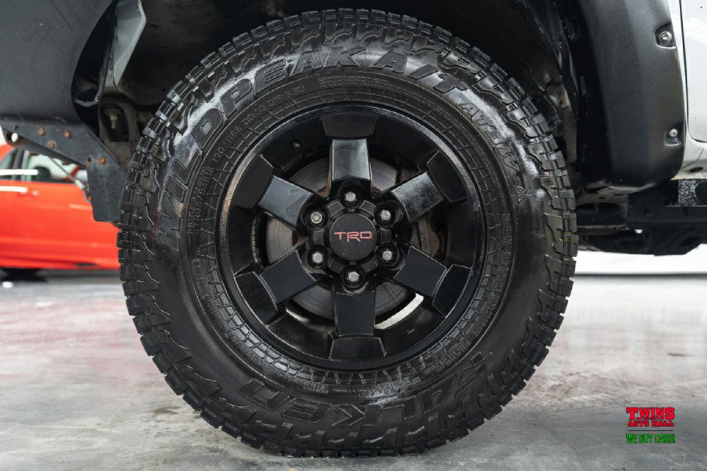 2015 Toyota Tacoma Image 29