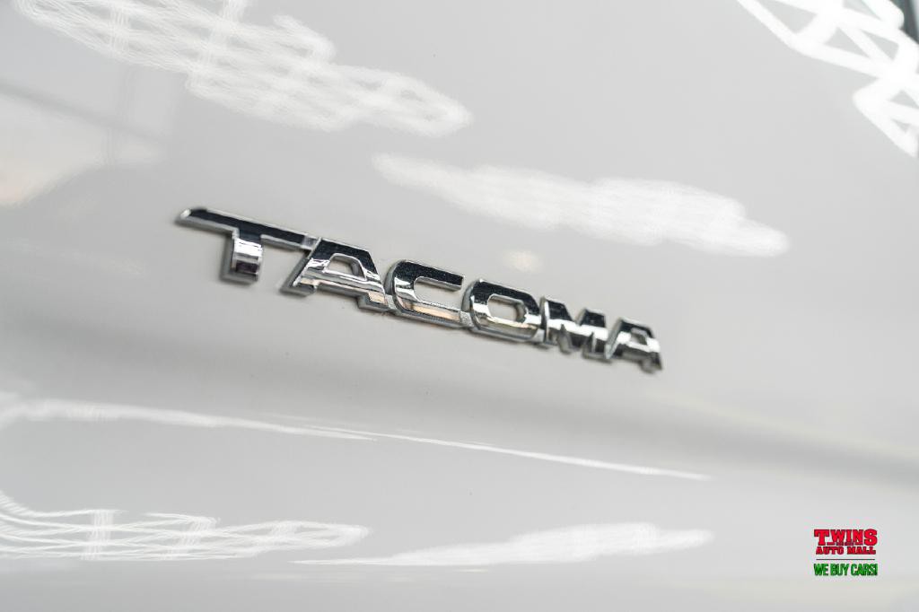 2015 Toyota Tacoma Image 30
