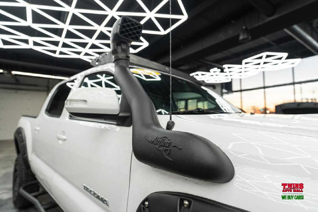 2015 Toyota Tacoma Image 34