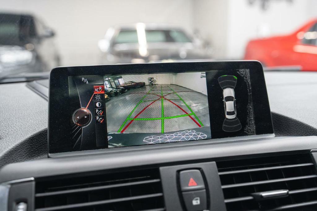 2016 BMW 2 Series Image 18