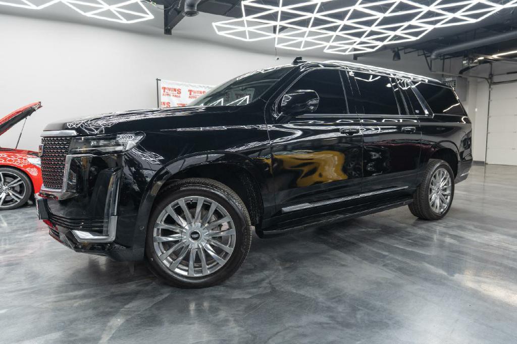 2022 Cadillac Escalade Image 2