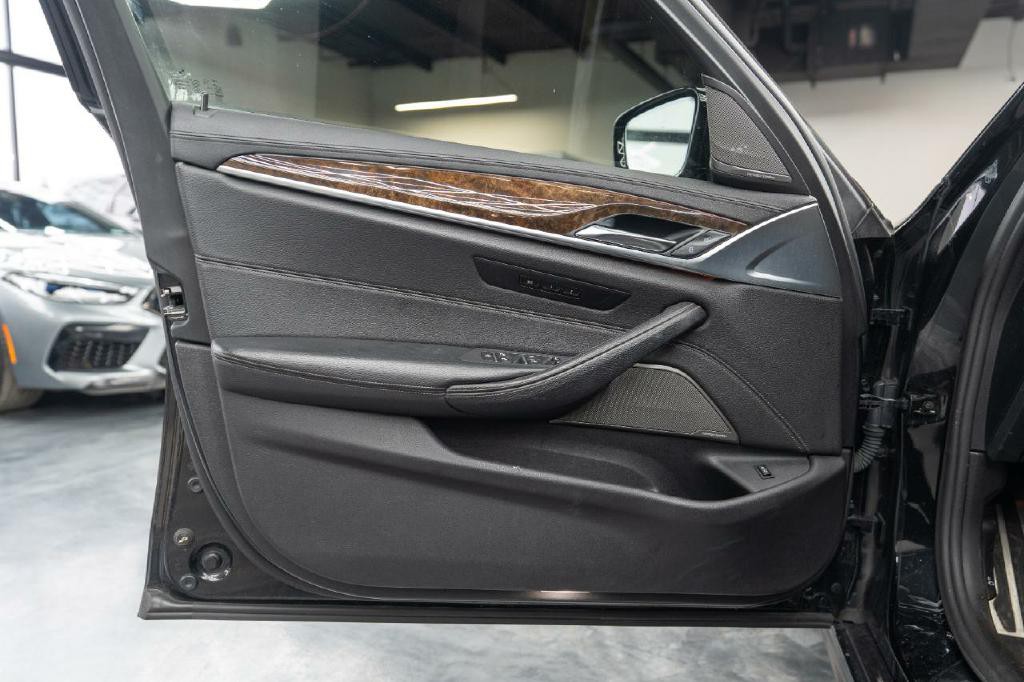 2017 BMW 5 Series Image 10