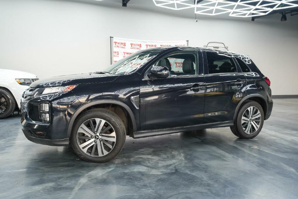 2024 Mitsubishi Outlander Image 2