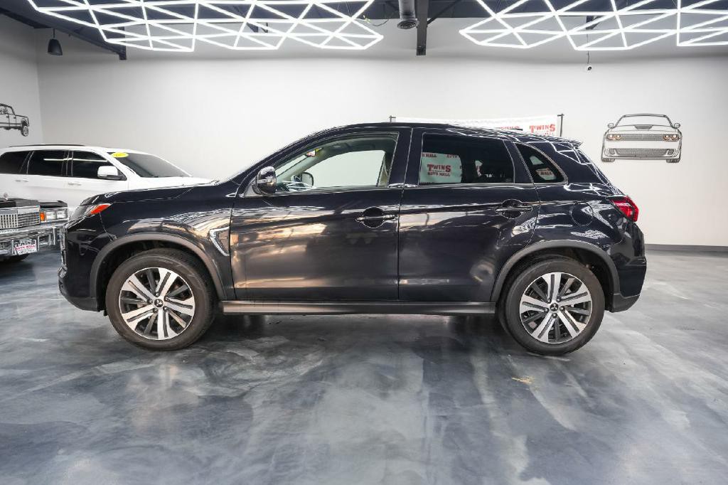2024 Mitsubishi Outlander Image 3