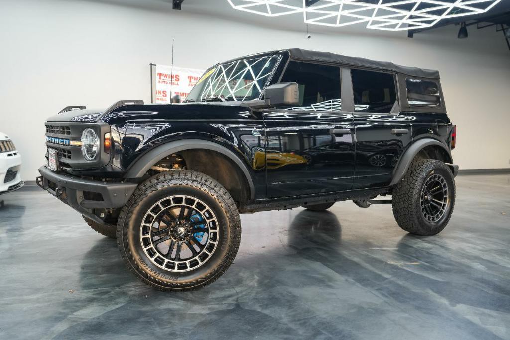 2022 Ford Bronco Image 2