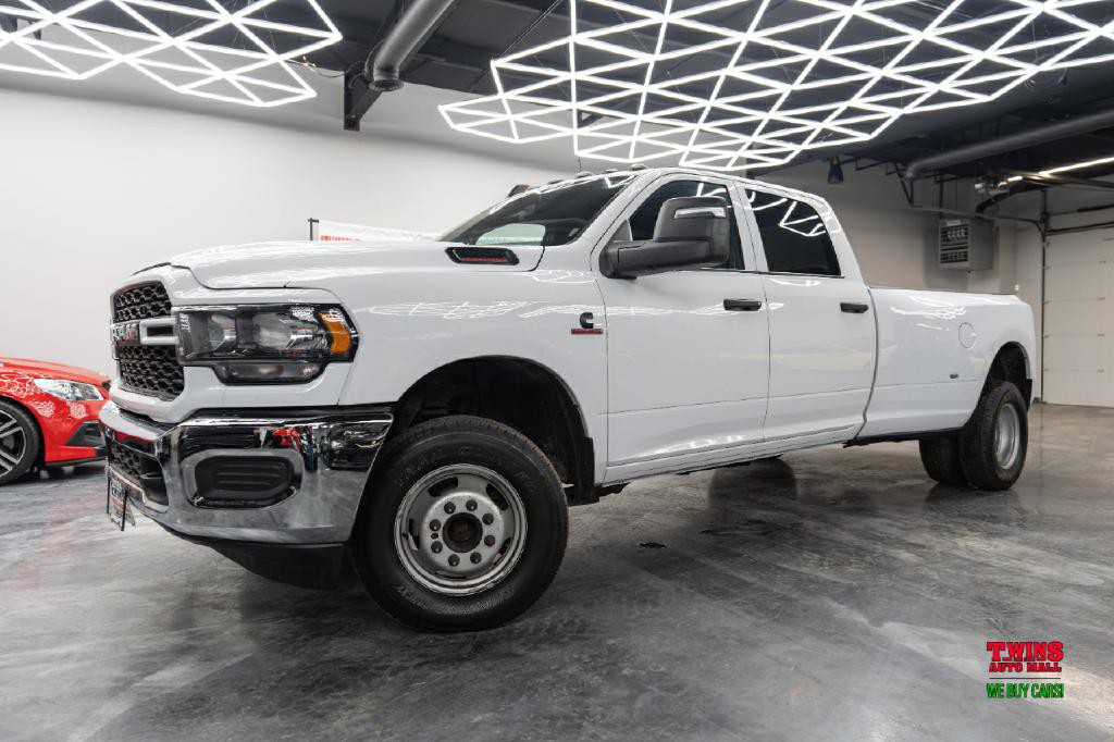 2023 RAM 3500 Image 2
