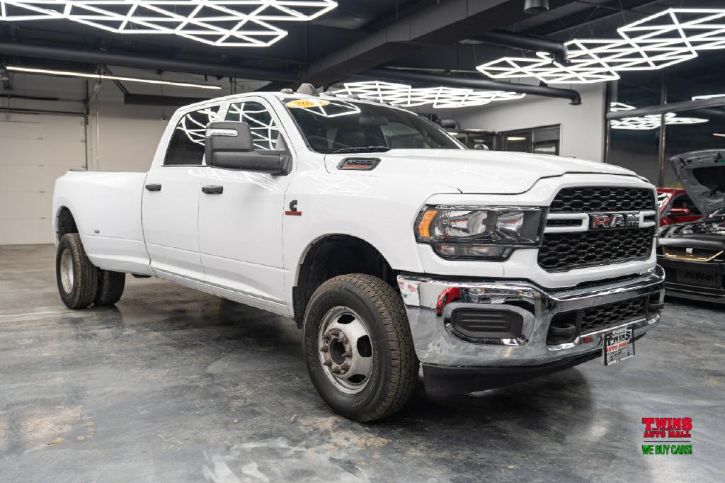 2023 RAM 3500 Image 8