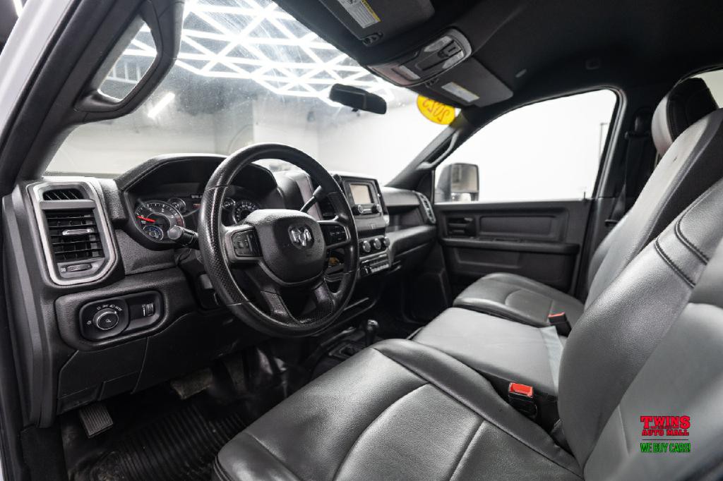 2023 RAM 3500 Image 10