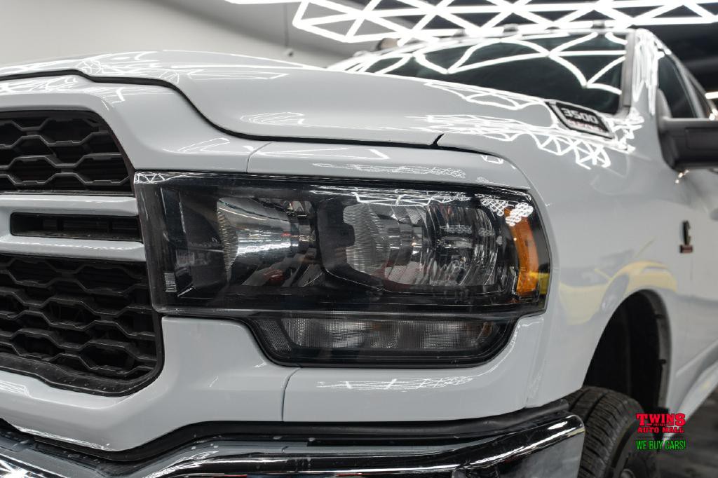 2023 RAM 3500 Image 26