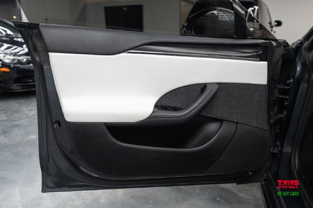 2022 Tesla Model S Image 10