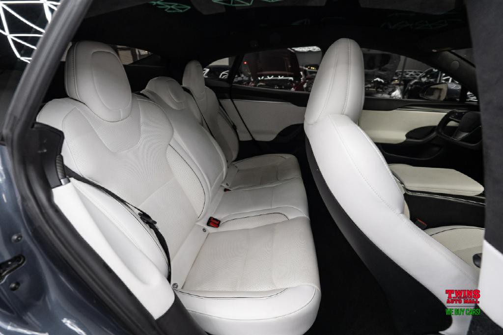 2022 Tesla Model S Image 15