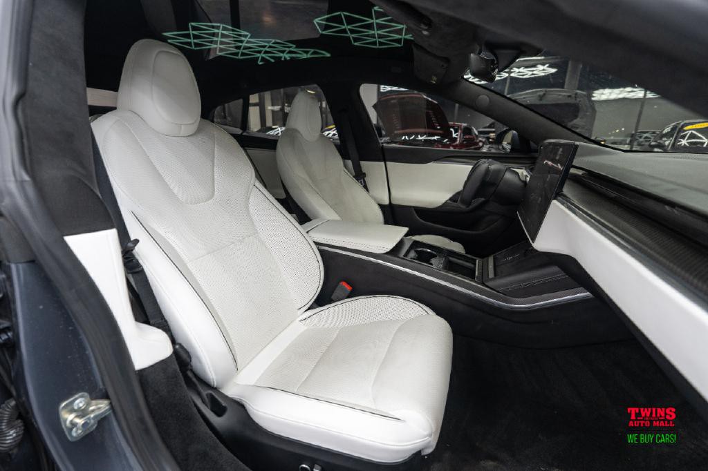 2022 Tesla Model S Image 16