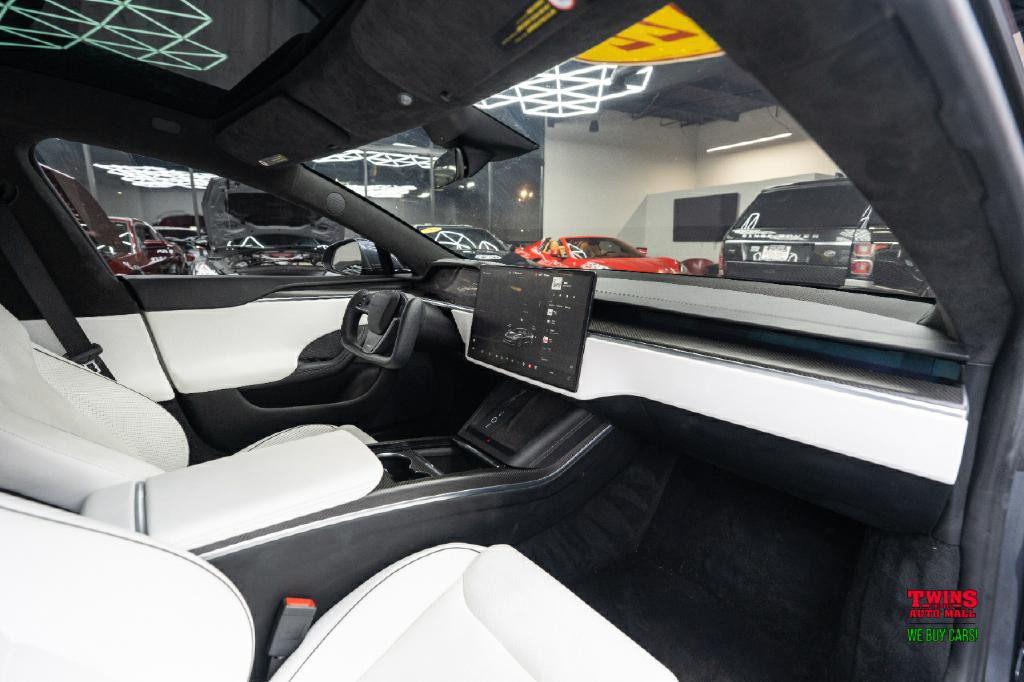 2022 Tesla Model S Image 17
