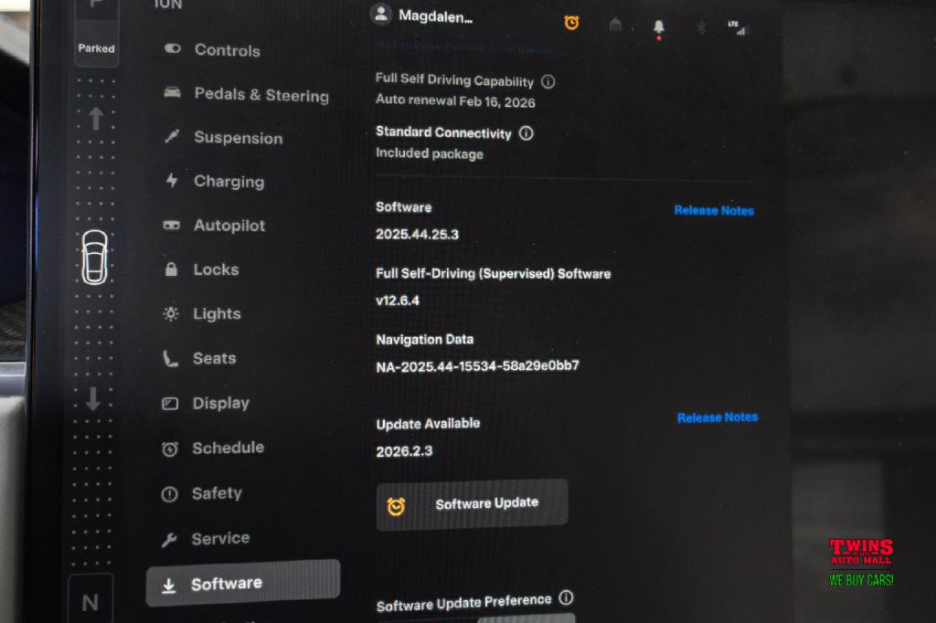 2022 Tesla Model S Image 24