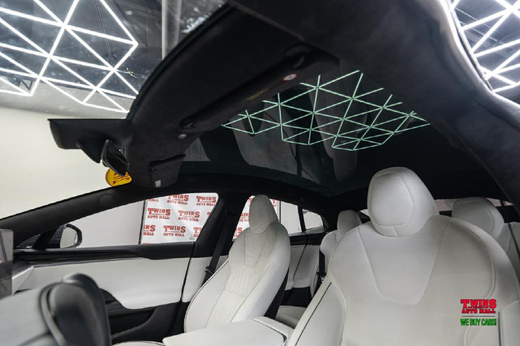 2022 Tesla Model S Image 25