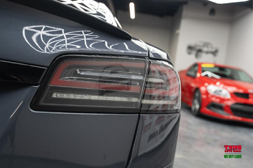 2022 Tesla Model S Image 32