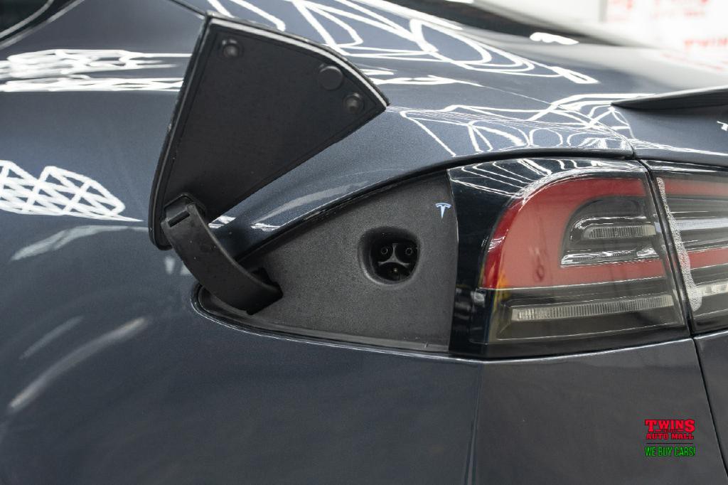 2022 Tesla Model S Image 34