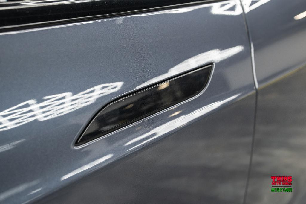 2022 Tesla Model S Image 35