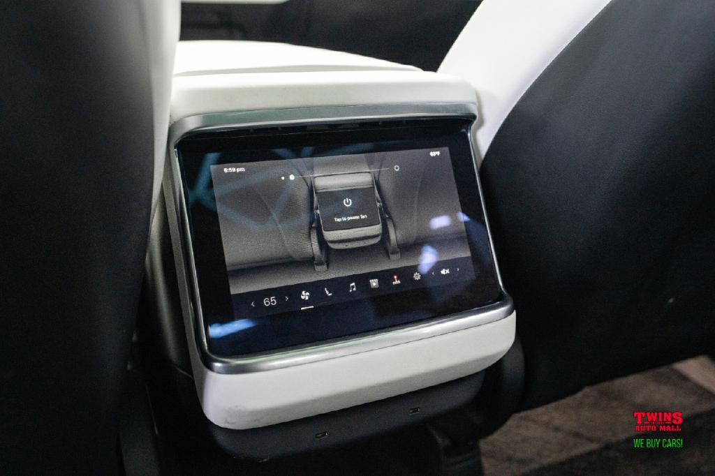 2022 Tesla Model S Image 38