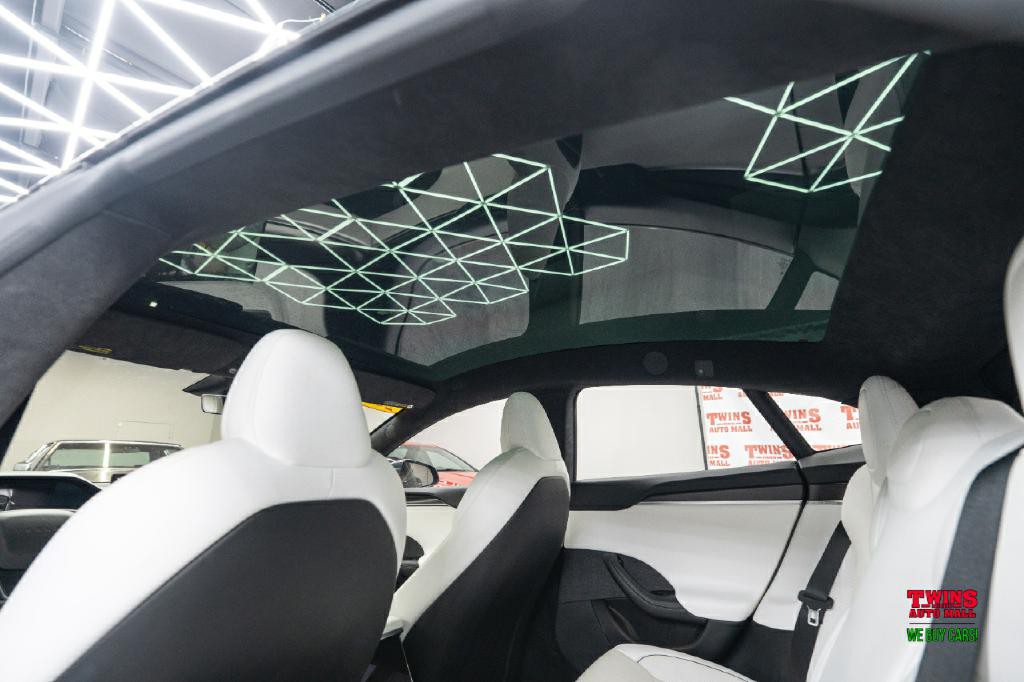 2022 Tesla Model S Image 39