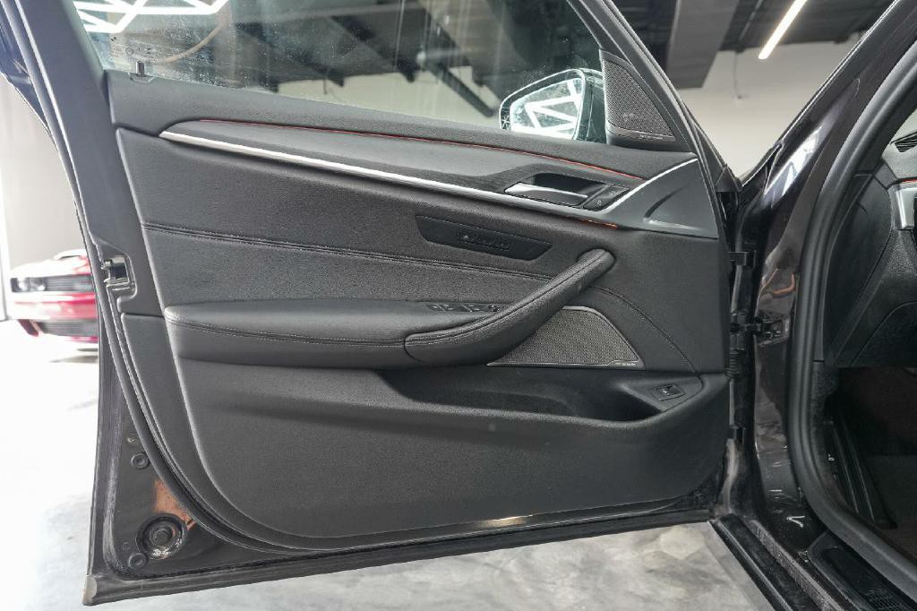2021 BMW 5 Series Image 10