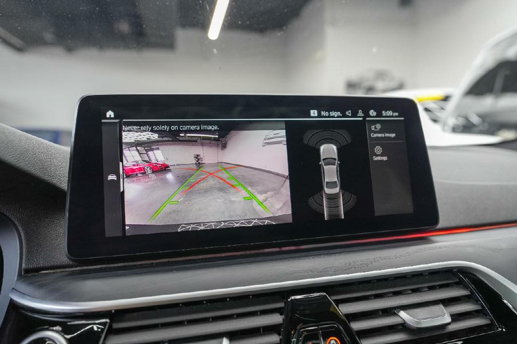 2021 BMW 5 Series Image 17