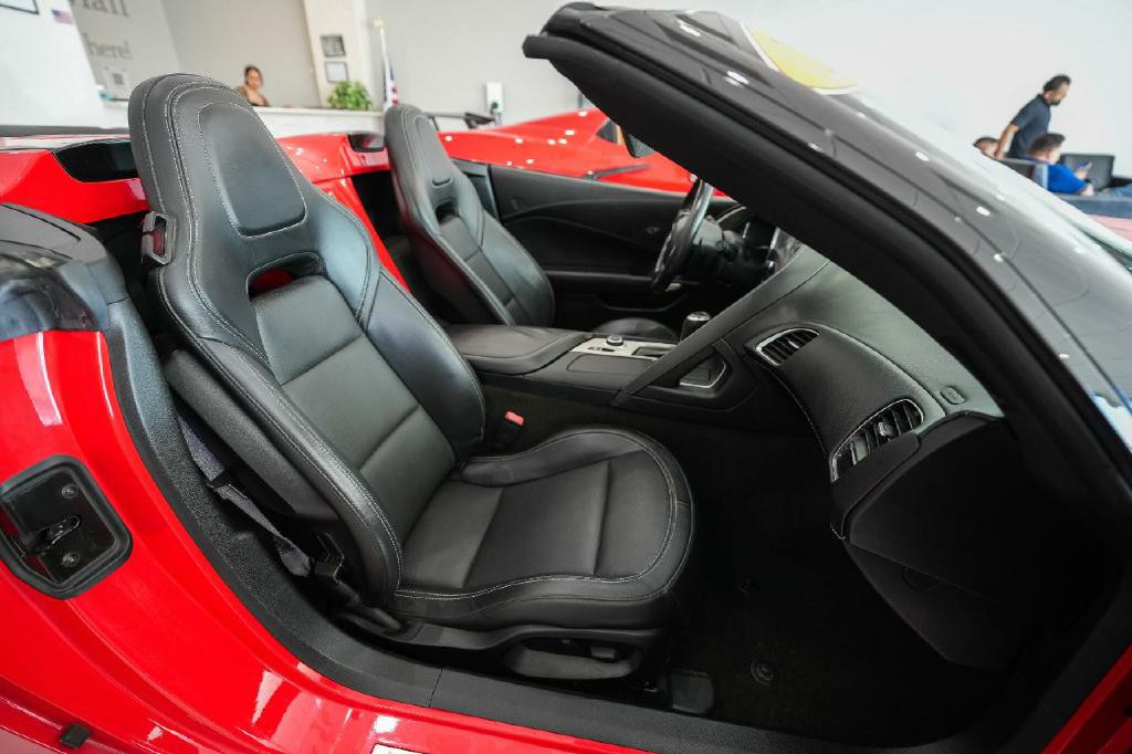 2015 Chevrolet Corvette Image 13