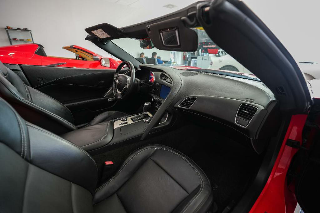 2015 Chevrolet Corvette Image 14