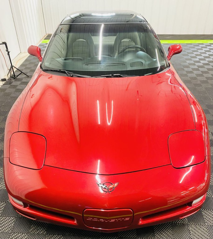 2004 Chevrolet Corvette Image 11