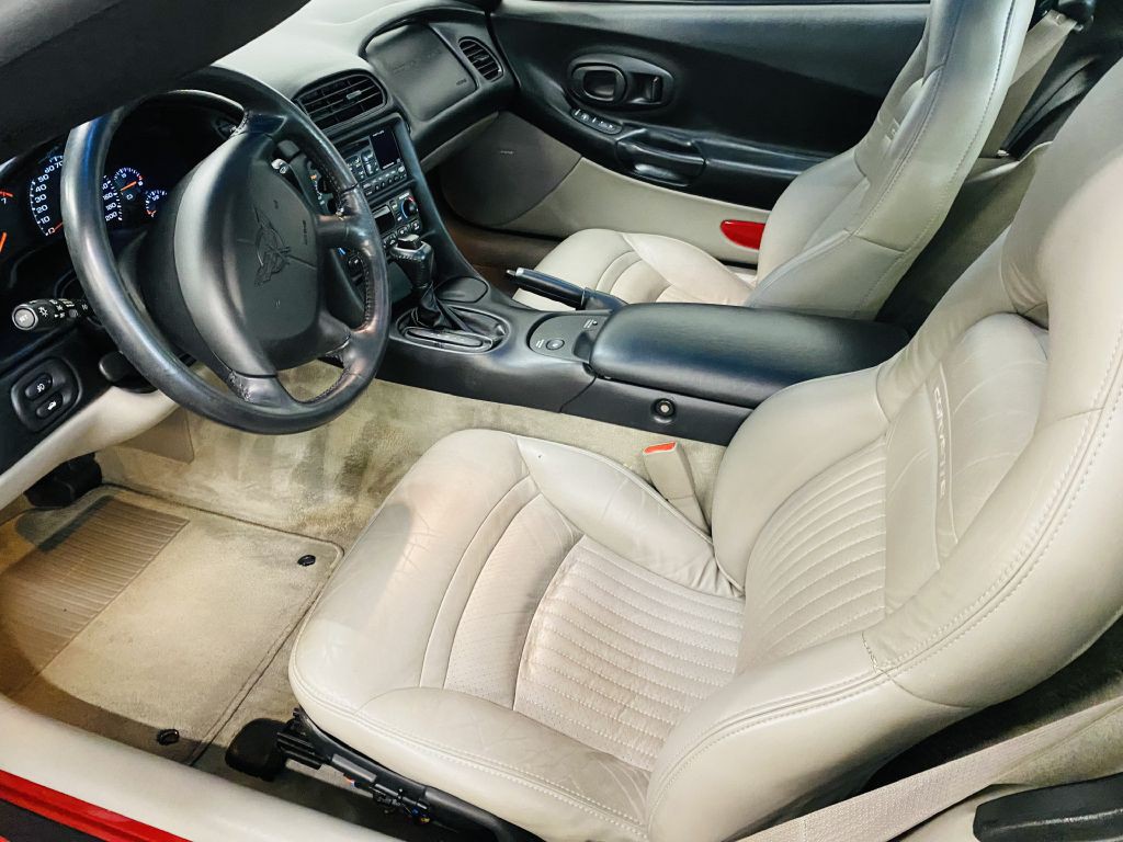 2004 Chevrolet Corvette Image 12