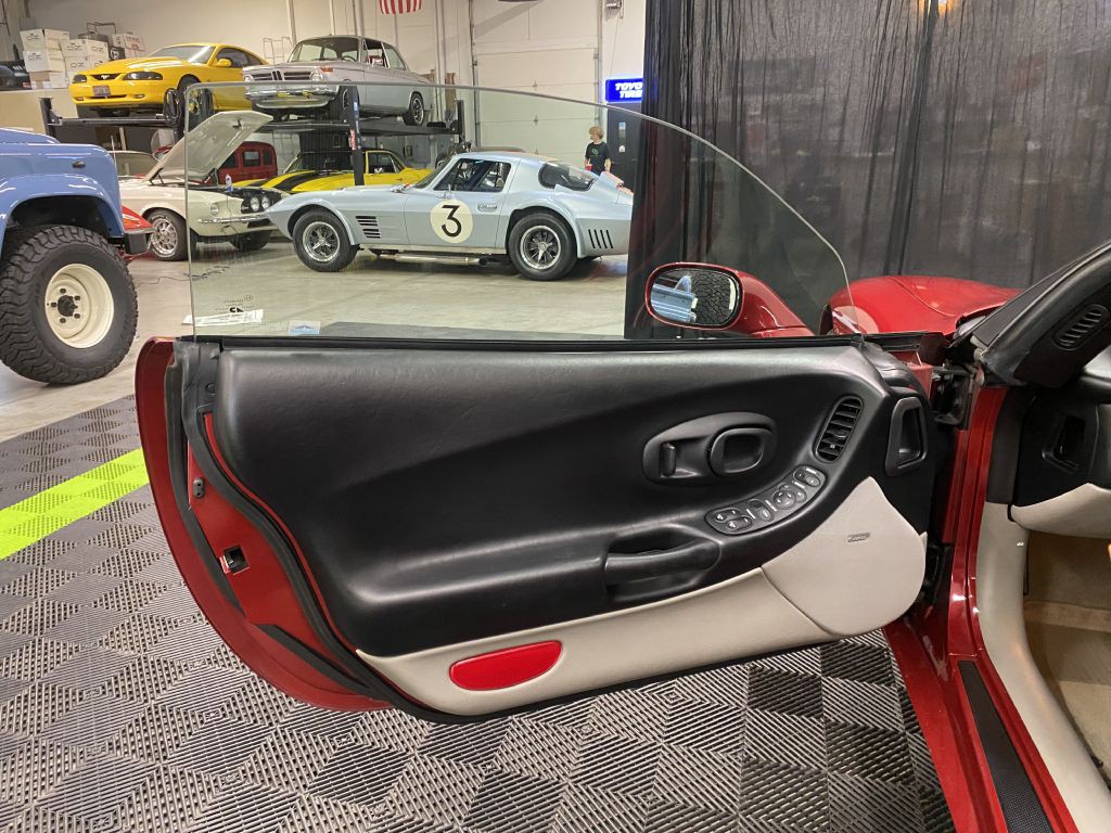 2004 Chevrolet Corvette Image 13