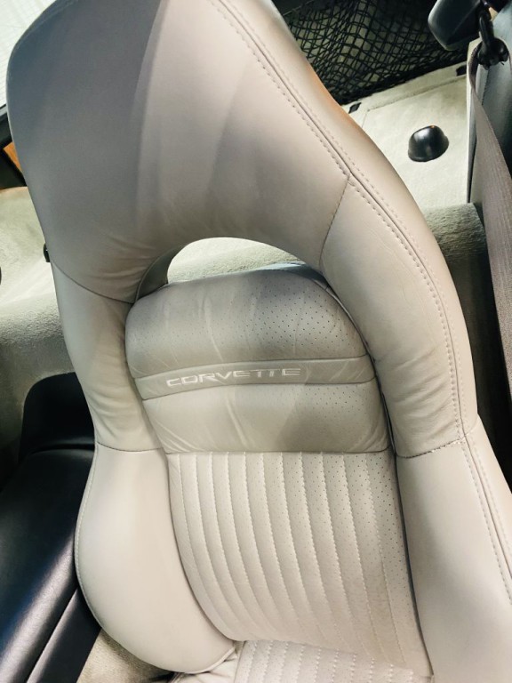 2004 Chevrolet Corvette Image 18